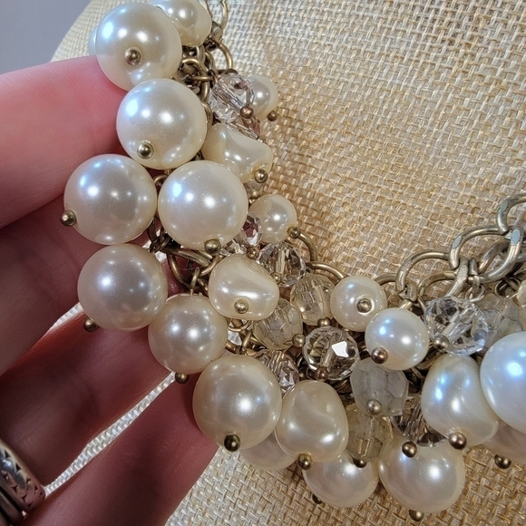 Francesca's Faux pearl and clear faceted bead chunky statement necklace - Picture 11 of 15